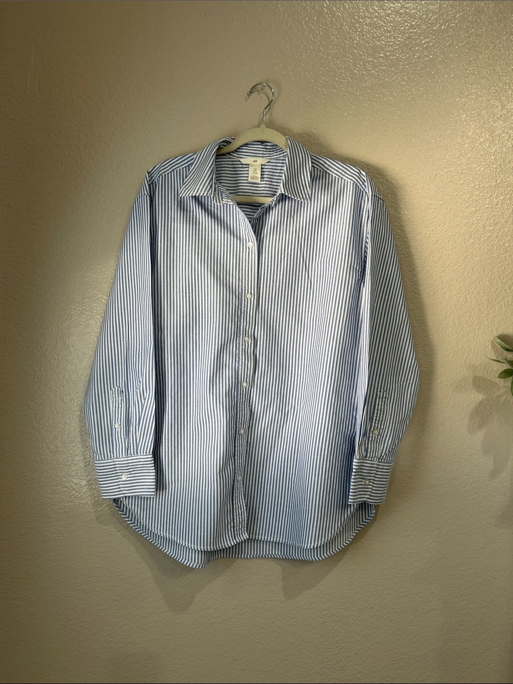 H&M Light Blue White Striped Dress Shirt Button Down Boyfriend Sz S Chic TC0053